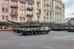 В Киеве водитель умышленно наехал на патрульного во время репетиции парада