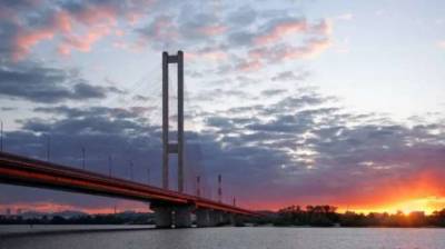 В Киеве более месяца будут ремонтировать мост через Днепр