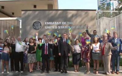 В посольстве США поздравили с Днем Независимости, спев песню на украинском языке