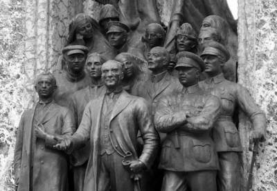 Ворошилов и Аралов: за что турки поставили памятник командирам Красной Армии