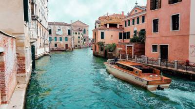 Венеция намерена взимать с туристов плату за посещение города