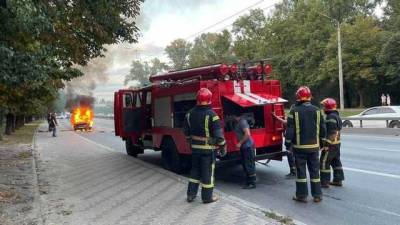 В Киеве в районе Дорогожичей горела машина