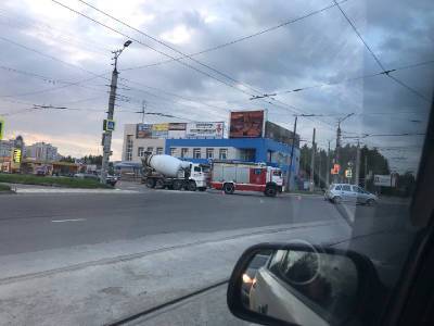 В Смоленске произошло ДТП с бетономешалкой и пожарной машиной