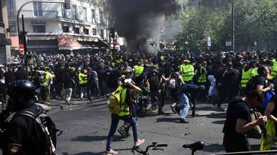 Беспорядки и на улицах Франции: против санитарного паспорта протестовали более 175 тысяч человек