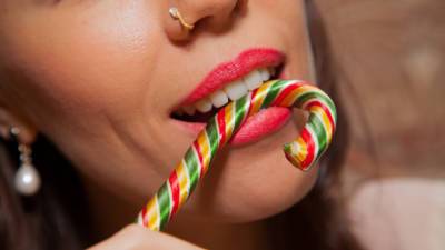 Стоматолог назвала самые вредные для зубов конфеты