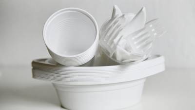 Разогревание еды в пластиковой упаковке может навредить организму
