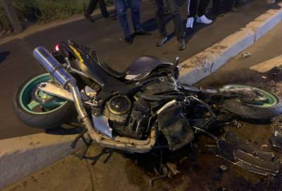 Очевидцы показали кадры смертельного ДТП с мотоциклистами на Октябрьской набережной в Петербурге