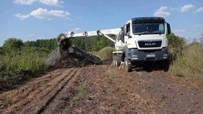 В Сумской области пограничники роют противотанковые рвы на границе с Россией