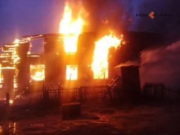 В Вологодской области полностью сгорел второй этаж двухэтажного жилого дома