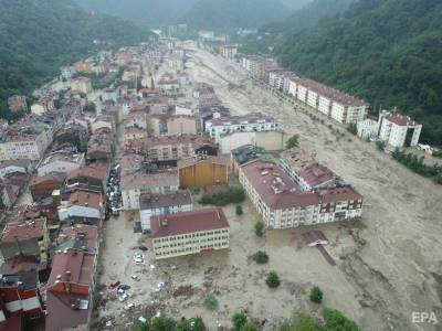 Число жертв наводнений в Турции достигло 82 человек
