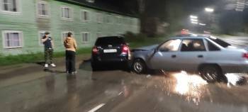 В дождь на ул. Сергея Преминина не разъехались два автомобиля