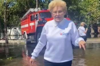 Елена Малышева приехала в утонувшую Анапу и стала истово креститься