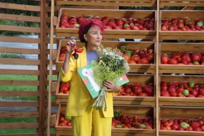 За двухкилограммовый томат жительница Красноярского края получила «Ладу-Гранту»