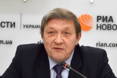 «Украине не повезло», потому что «украинцев постоянно обманывают» — экс-министр