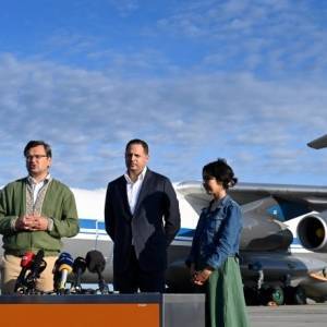 В Киеве приземлился самолет с эвакуированными с Афганистана
