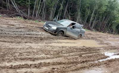 Костромские водители тонут в грязи по пути в Вологду