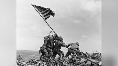 "Талибан" повторил известную фотографию с флагом США времен Второй мировой войны