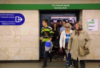 В Петербурге загорелась станция метро «Гостиный двор»
