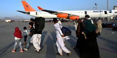 СМИ: США разослали тысячам беженцев из Афганистана недействительные визы