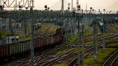 Пассажирский поезд сбил грузовик на железнодорожном переезде в Болгарии