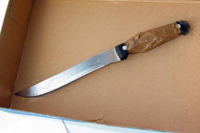 Пьяный житель Омска изрезал ножом девушку-инвалида за шутку
