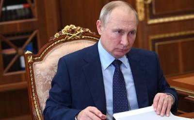 Путин поручил выплатить всем пенсионерам еще по десять тысяч рублей