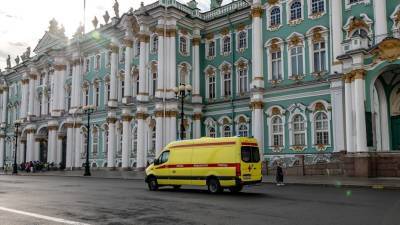 В Петербурге за сутки госпитализировали 220 заболевших COVID