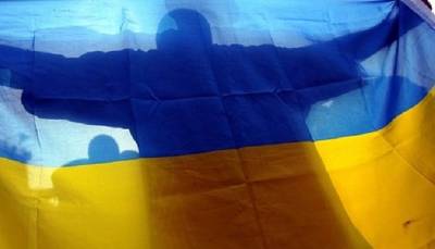 В Украине развернули самый длинный флаг страны