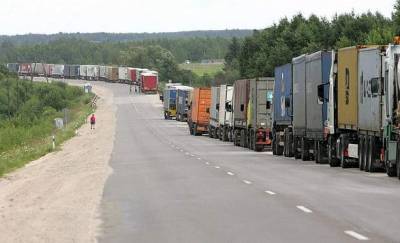 Более тысячи грузовиков стоят в очередях на границе Беларуси и ЕС