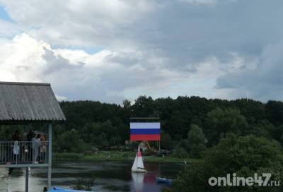 В Старой Ладоге состоялось торжественное поднятие Государственного флага Российской Федерации