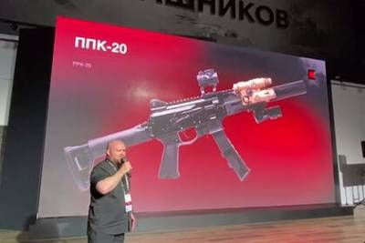 Концерн «Калашников» показал новый пистолет-пулемет для летчиков