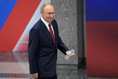 Путин назвал флаг и гимн моральным и нравственным основанием государственности