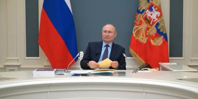 Путин назвал флаг и гимн России моральным и нравственным основанием государственности