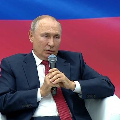 Президент Владимир Путин предложил дополнительно разово выплатить пенсионерам в этом году 10 тыс рублей