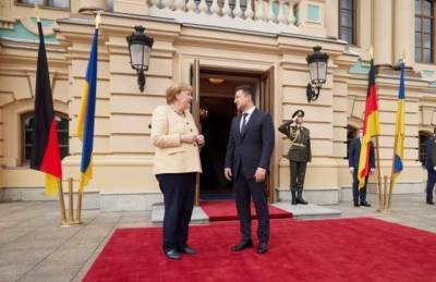 Меркель: Россия – сторона конфликта на Донбассе, Украина ведет себя правильно