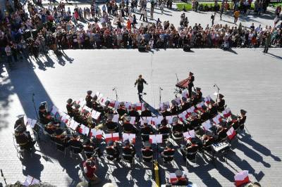 В Москве в преддверии фестиваля "Спасская башня" выступают музыканты