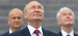 Путин поручил выплатить по 10 тысяч рублей пенсионерам