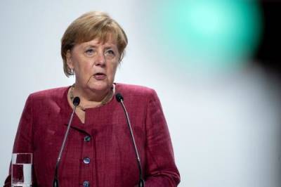 Канцлер ФРГ Меркель призвала Украину готовиться к отказу Европы от поставок газа из России через 25 лет