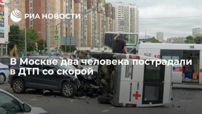 Легковой автомобиль столкнулся с машиной скорой помощи на Енисейской улице на северо-востоке Москвы