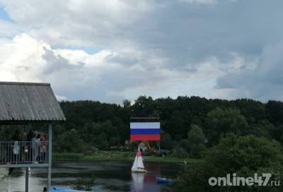 В Старой Ладоге состоялось торжественное поднятие Государственного флага России