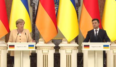 Меркель: Россия - сторона конфликта. Украина поступает правильно, что не ведет переговоры с сепаратистами