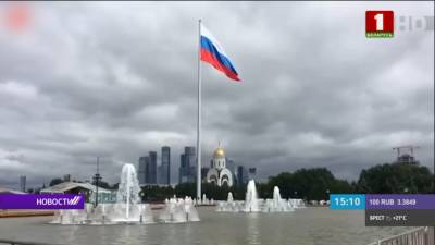 В Москве развернули огромный государственный флаг размером в тысячу квадратных метров