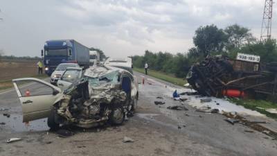 Пять человек включая двоих детей погибли в ДТП в Ростовской области 22 августа