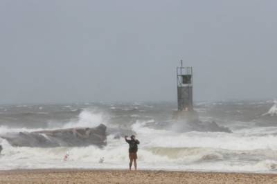Тропический шторм «Генри» обрушился на Восточное побережье США