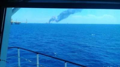 Взрыв и пожар произошли на нефтедобывающей платформе в Мексиканском заливе