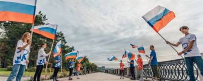 В День Флага России в Новосибирске провели праздничный флэшмоб
