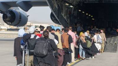 Байден: США вывезли из Афганистана 33 тысячи человек
