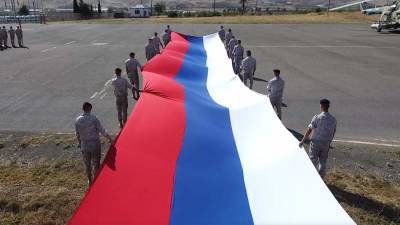 В Нагорном Карабахе развернули 50-метровый флаг России - iz.ru - Россия - Израиль