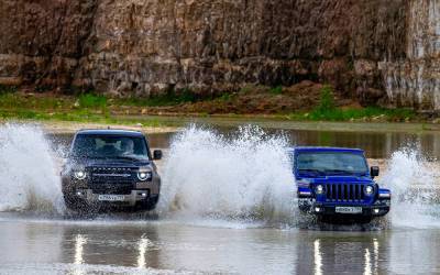 Jeep Wrangler и Land Rover Defender — тест в цифрах (и 3 факта об ископаемых)