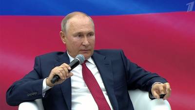 Владимир Путин предложил назначить единовременные выплаты военным и пенсионерам